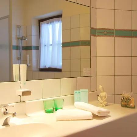 ツム ユンゲン レｰマー