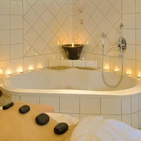 ツム ユンゲン レｰマー ホテル ラートシュタット