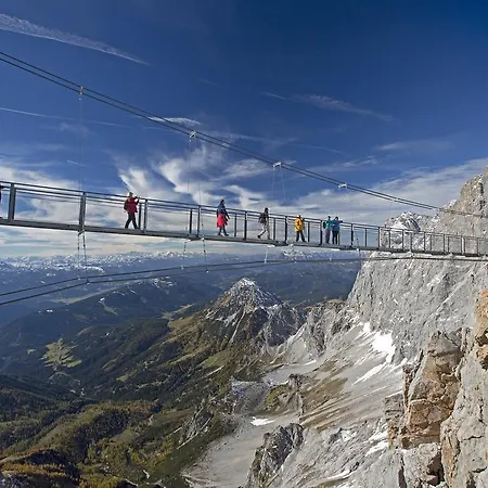 ツム ユンゲン レｰマー