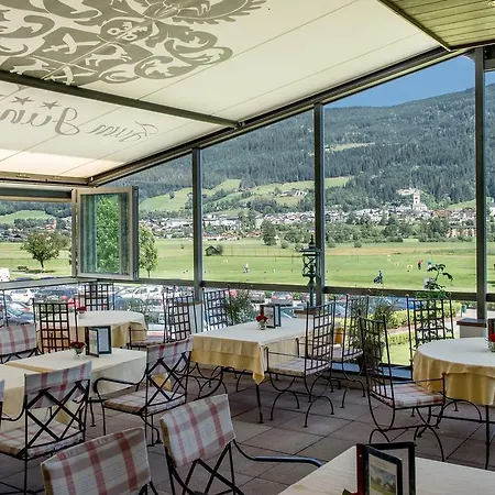 ホテル ツム ユンゲン レｰマー 4*