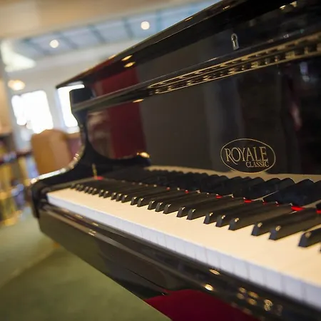 ツム ユンゲン レｰマー ホテル