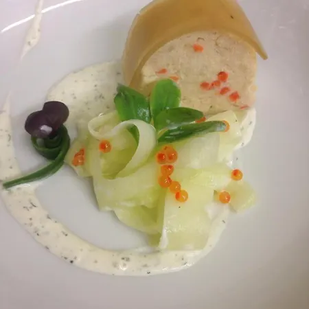 ツム ユンゲン レｰマー 4* ラートシュタット