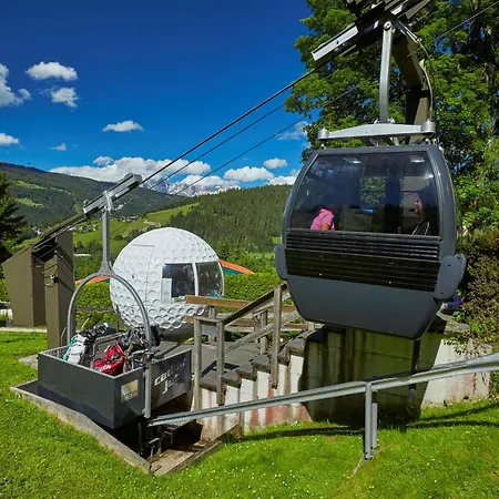 ツム ユンゲン レｰマー ホテル