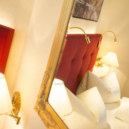 ツム ユンゲン レｰマー ホテル ラートシュタット