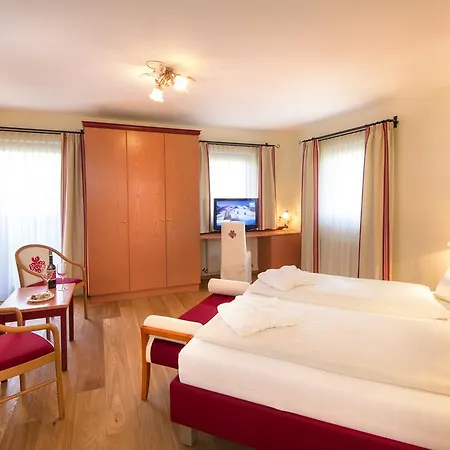 Zum Jungen Roemer Hotel