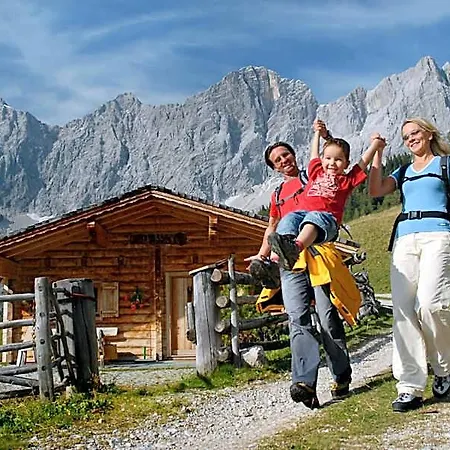 Hotel Zum Jungen Roemer 4*