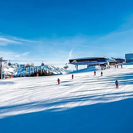 Hotel Zum Jungen Roemer 4*