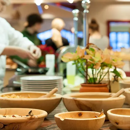 ホテル ツム ユンゲン レｰマー 4*