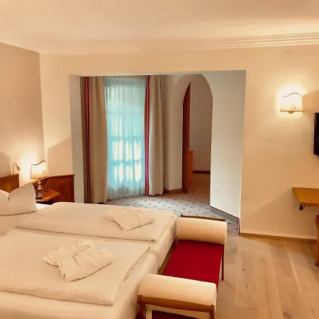 Zum Jungen Romer Hotel